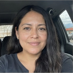Generated avatar representing Laura, a Skyforest Getaway guest reviewer