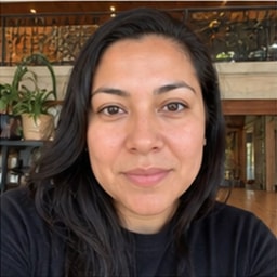 Generated avatar representing Stephanie, a Skyforest Getaway guest reviewer