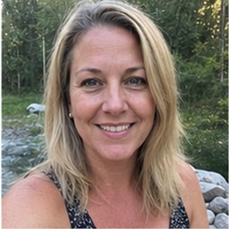 Generated avatar representing Kelly, a Skyforest Getaway guest reviewer