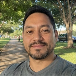 Generated avatar representing Felipe, a Skyforest Getaway guest reviewer