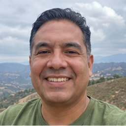 Generated avatar representing Danny, a Skyforest Getaway guest reviewer