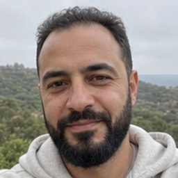 Generated avatar representing Farshad, a Skyforest Getaway guest reviewer