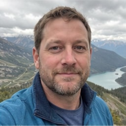 Generated avatar representing Chris, a Skyforest Getaway guest reviewer