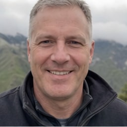 Generated avatar representing Colin, a Skyforest Getaway guest reviewer