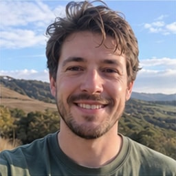 Generated avatar representing Hayden, a Skyforest Getaway guest reviewer